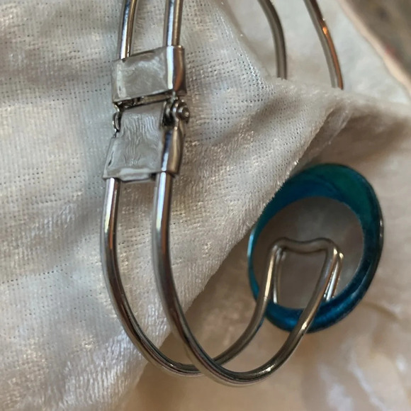 Vintage 90s Y2K Silver Metal Bangle Cuff Bracelet Oval Swirl Gem Decor OS - Picture 4 of 6